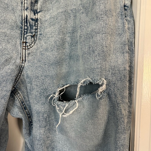 Wild Fable Relaxed Straight Jeans Size 18 Distressed Light Wash 90s Denim - Picture 3 of 7